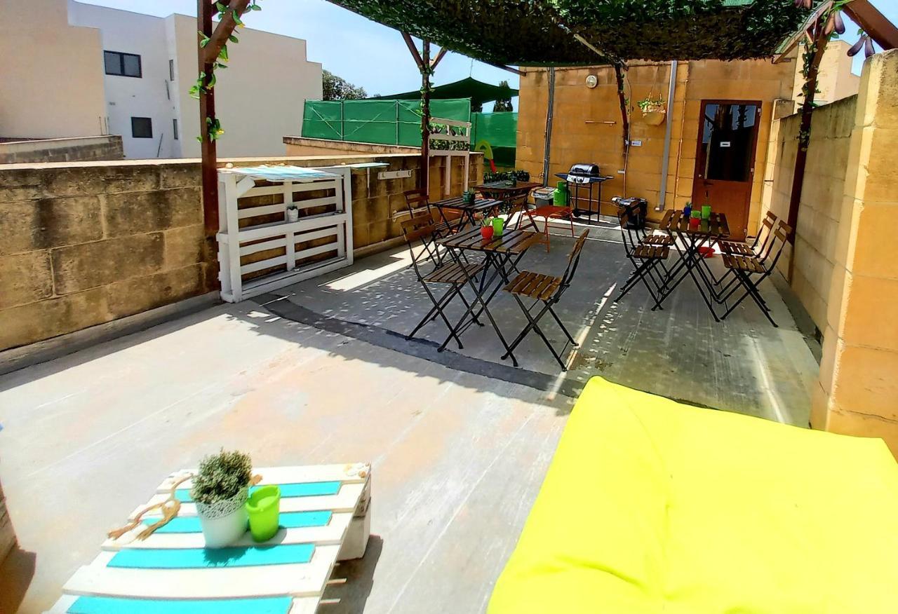 Laringa Holiday Bed&Breakfast Għajnsielem Exterior foto